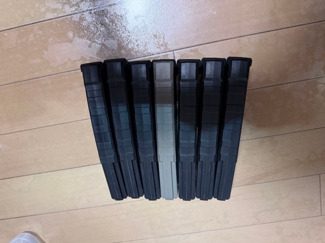 M4 R5風 電動ガン Leviathan-V2 マガジン6本 バッテリー付き - メルカリ