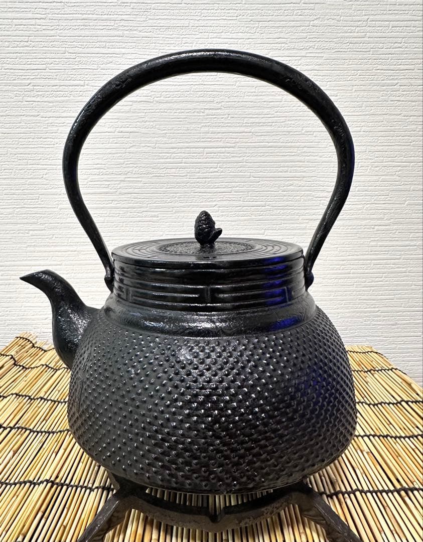 未使用品、供箱、栞、タグ付　南部天正堂作２０型コシキアラレ　南部鉄瓶　南部鉄器