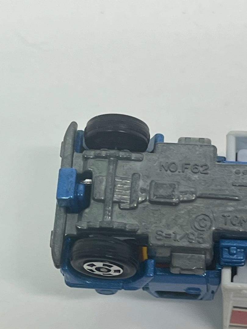 トミカ 青箱 激レア F64 フォード パネルバン 資料未掲載