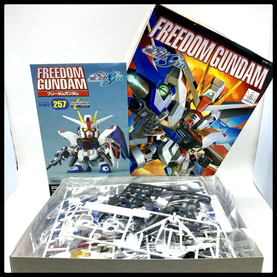 ガンプラ4点セット、組み立て済。 ガンプラまとめ売り ザク4点セット品