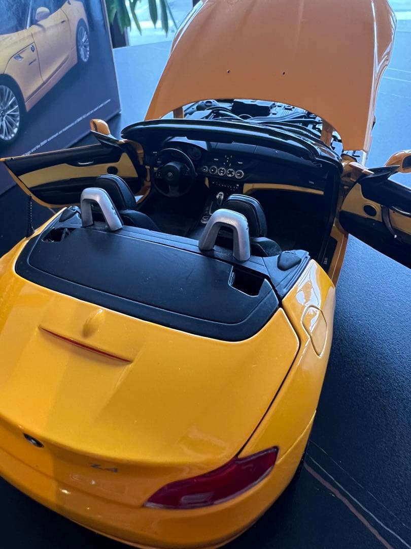 a*2様 京商　BMW Z4 sDrive35i (E89) ミニカー 1/18