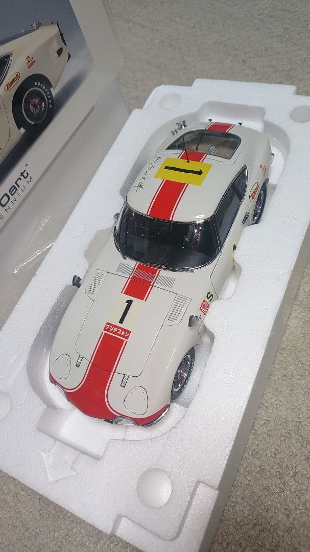 TOYOTA 2000 GT 1/18 AUTOTRART サイン入り