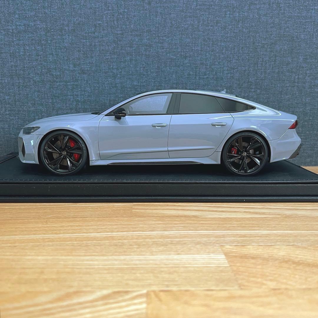 【ミニカー 美品】1/18 MOTORHELIXアウディ RS7 スポーツバック