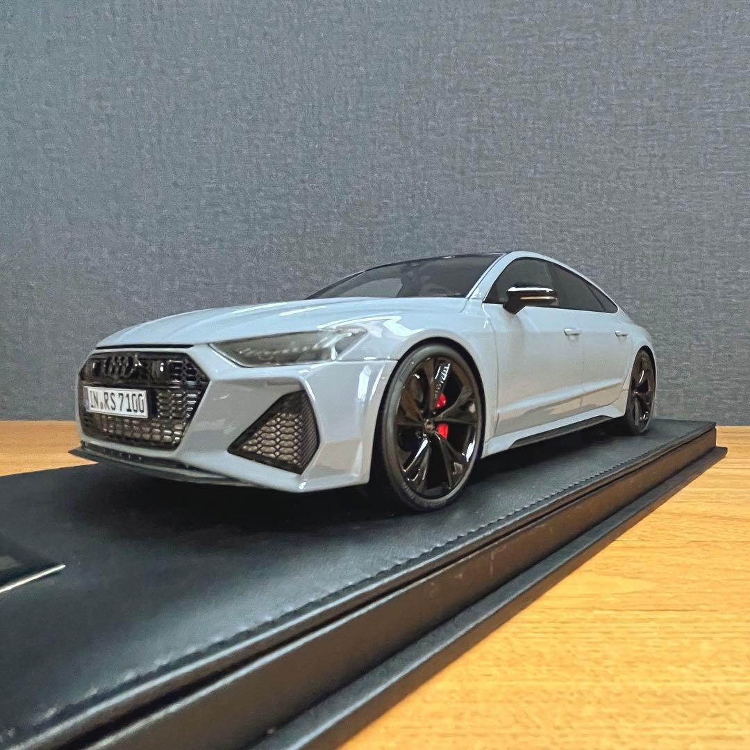 【ミニカー 美品】1/18 MOTORHELIXアウディ RS7 スポーツバック