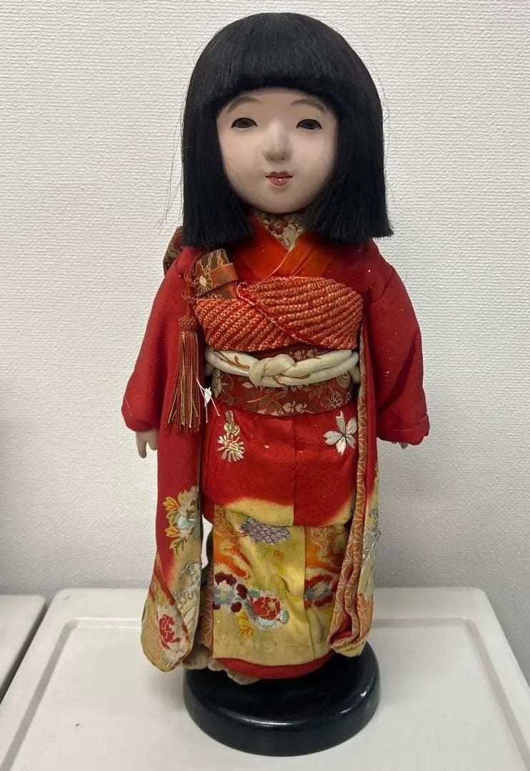 市松人形 赤い着物 市松人形 顔ビスク 赤総絹手縫い着物の女の子 | iichi 日々の暮らしを