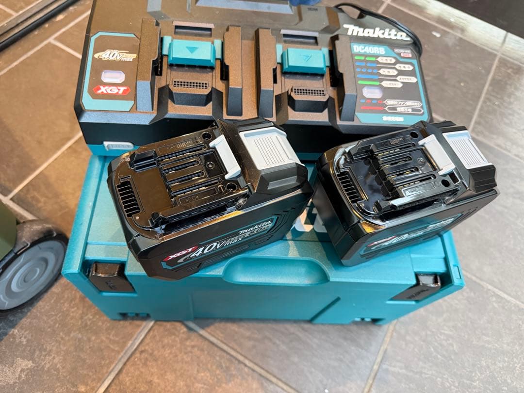 Makita cw004g 冷温庫 冷蔵庫　40Vバッテリー8ah x2個