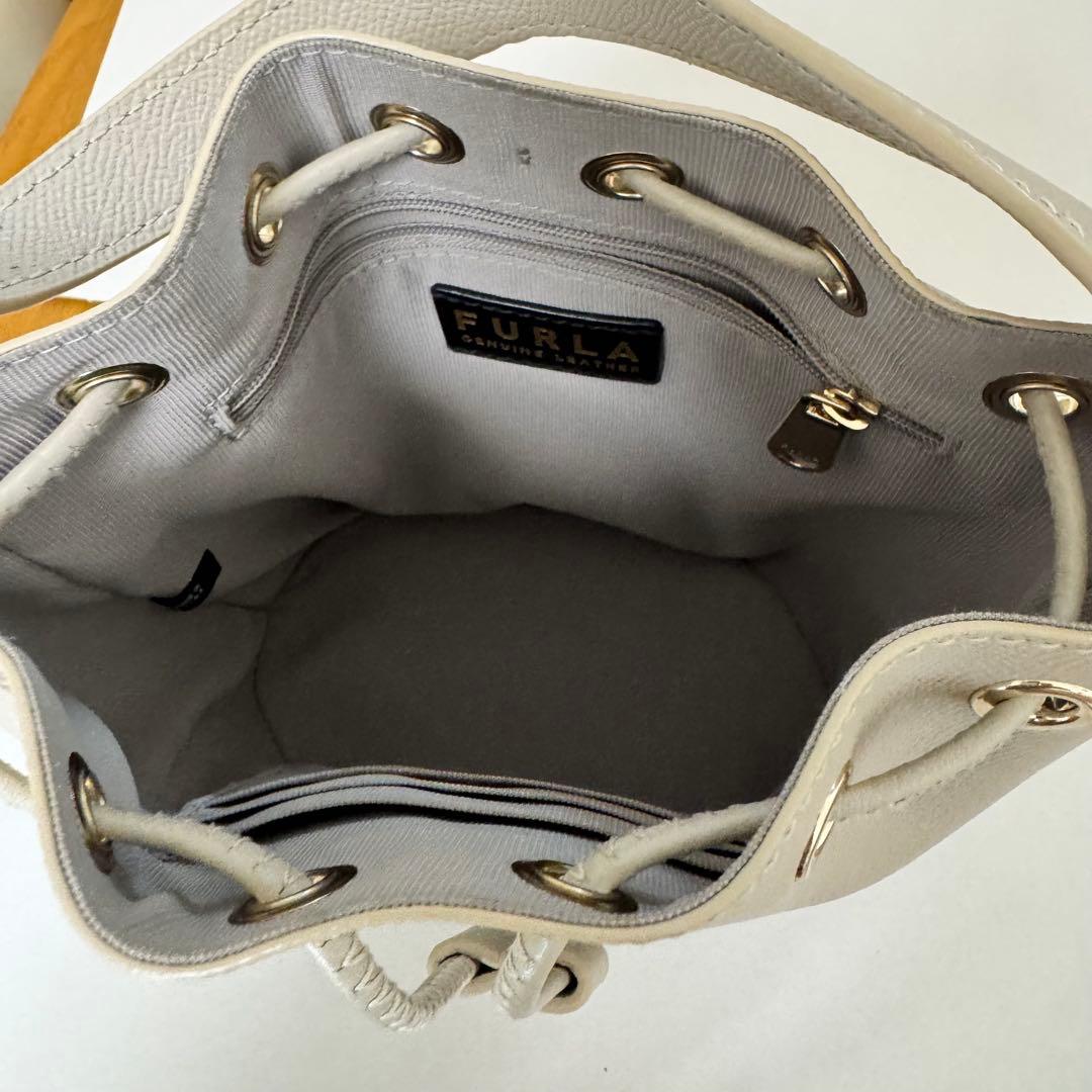 FURLA グレー ベージュバケットバッグ巾着　kym-namです。