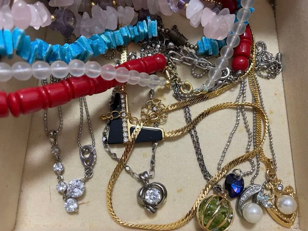 木製ジュエリーボックスと多彩なアクセサリーセット