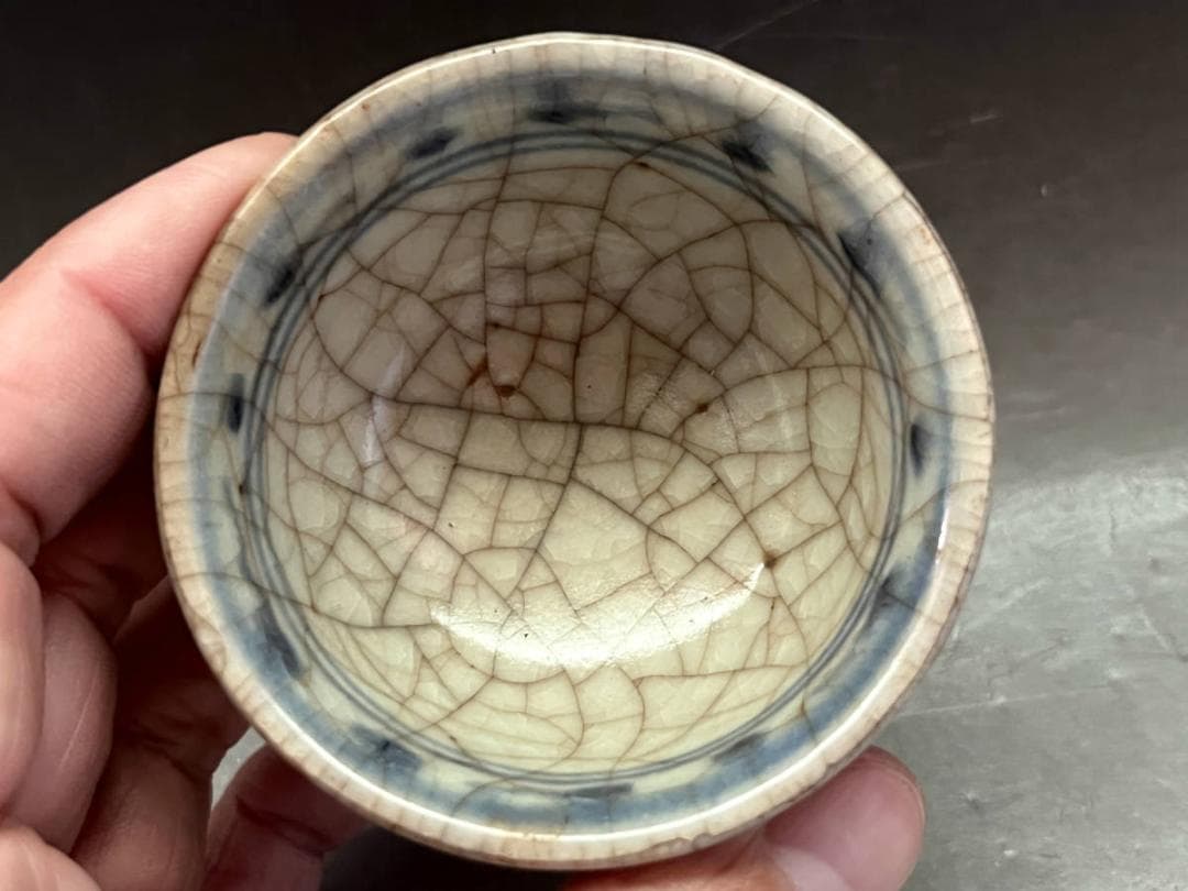 酒杯■コレクター所蔵品 古い染付唐草紋貫入盃（江戸期）古玩 唐物 時代物 骨董■