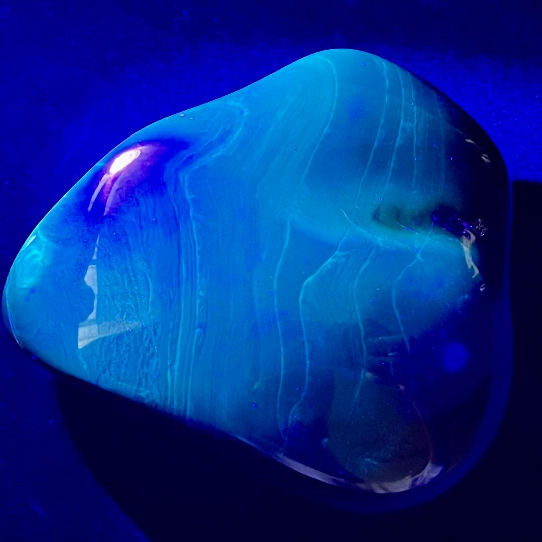 天然化石 琥珀 チェリーレッド ブルー アンバー 宝石 原石 天然石 鑑賞