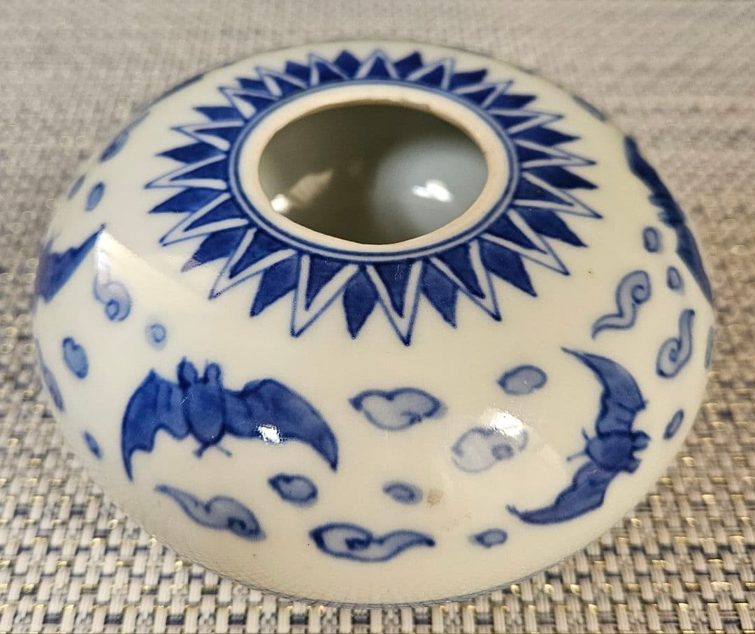 中国美術　中国古陶磁器　中国古玩　清代清朝頃　青華　青花　蝙蝠に雲図　水盂　水滴