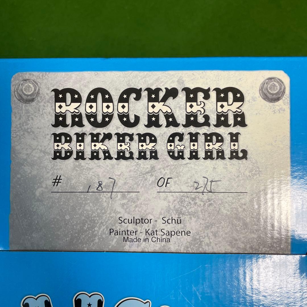 マーティンエモンド　ロッカーバイカーガールスタチュー