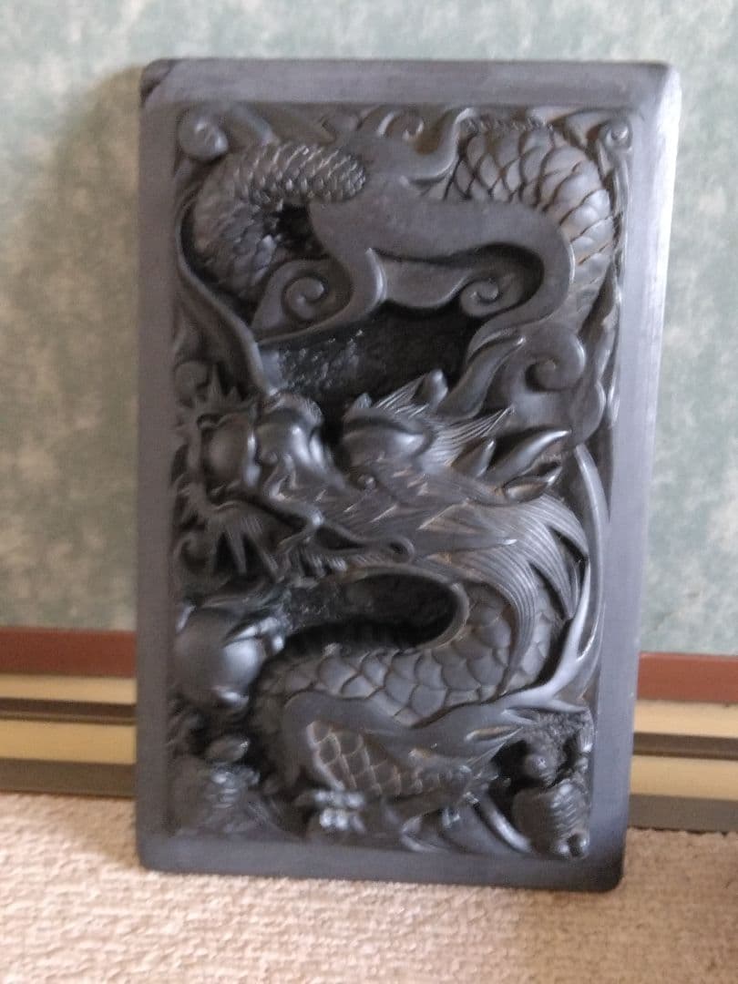 本練りの硯は石では、無いですが墨が良くなじんで墨色