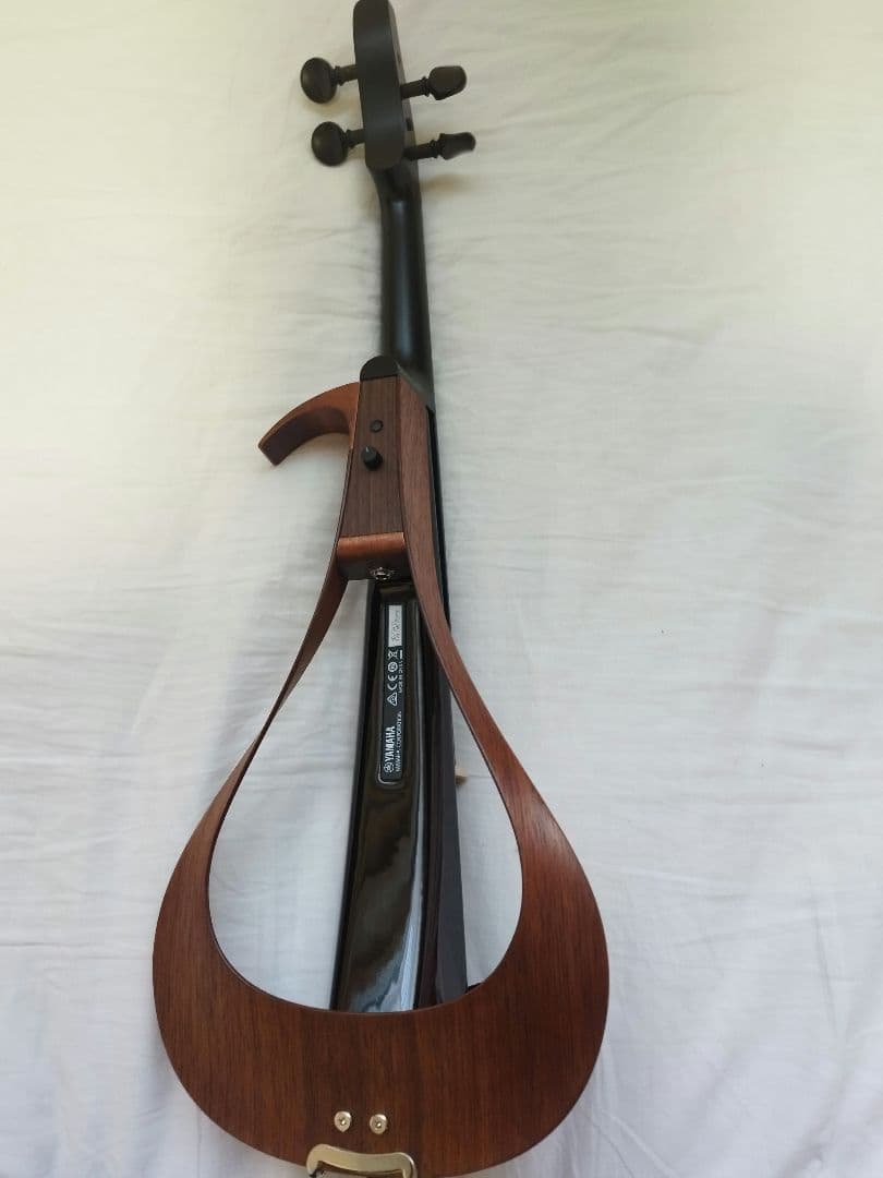 【超美品】YEV104 エレクトリックバイオリン 4弦ケース、弓と肩当てセット