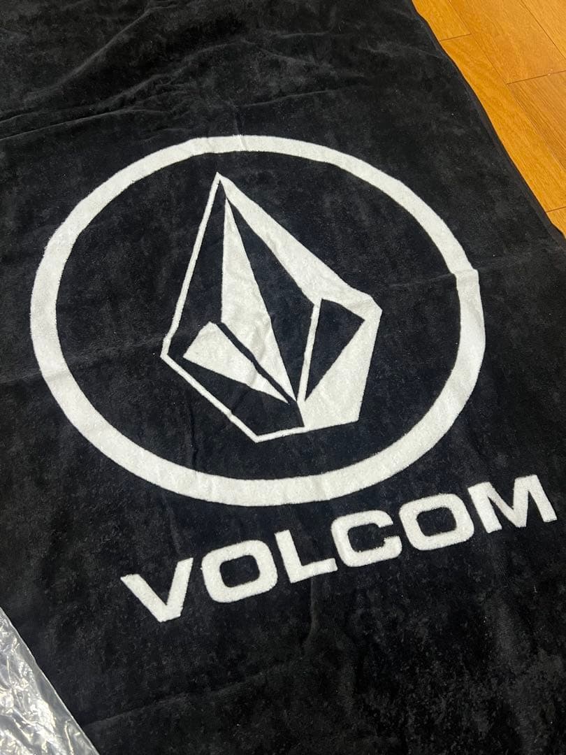 VOLCOM バスタオル 黒 135cm - メルカリ