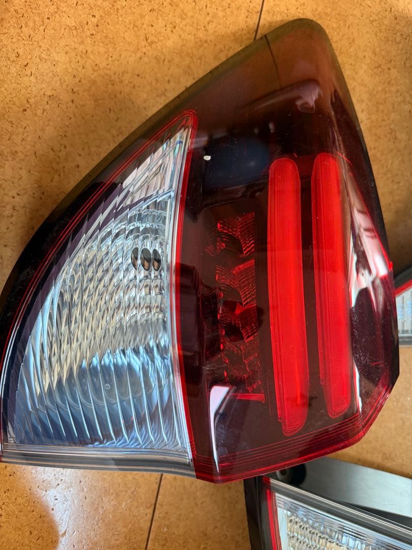 ヴェゼルru3 テールランプ 4個セット レッド/クリア