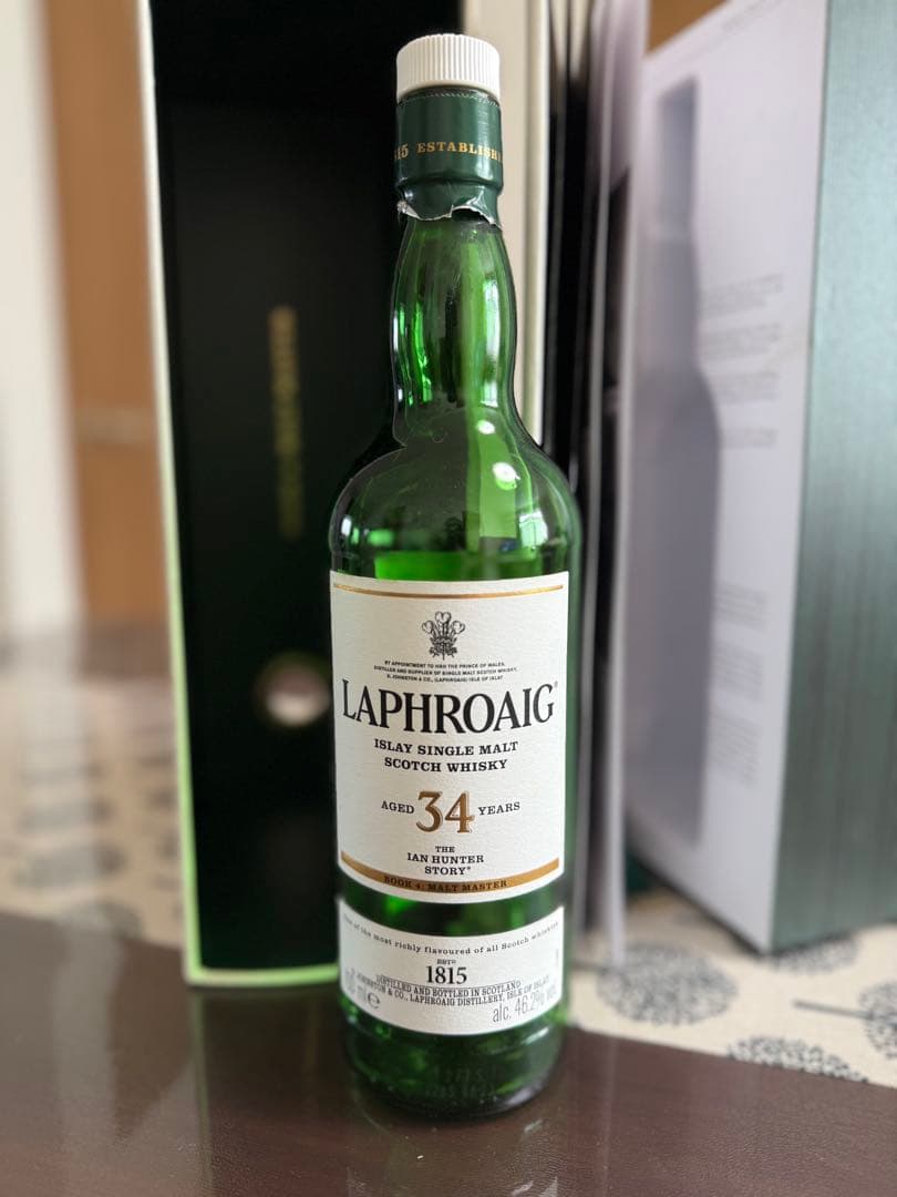 Laphroaigラフロイグ34年 ウイスキー 化粧箱付き⭐︎空瓶 - メルカリ