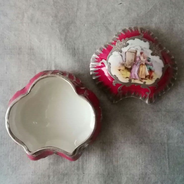 逸品　銀巻き　銀巻朱地貴族図蓋物　リモージュ　手描　薔薇色　宝石箱　アンティーク