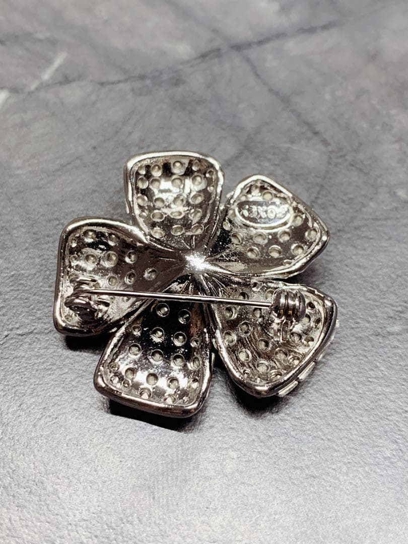 一度短時間使用のみ♡ FOXEY 定番 お花 ブローチ クリア フォクシー