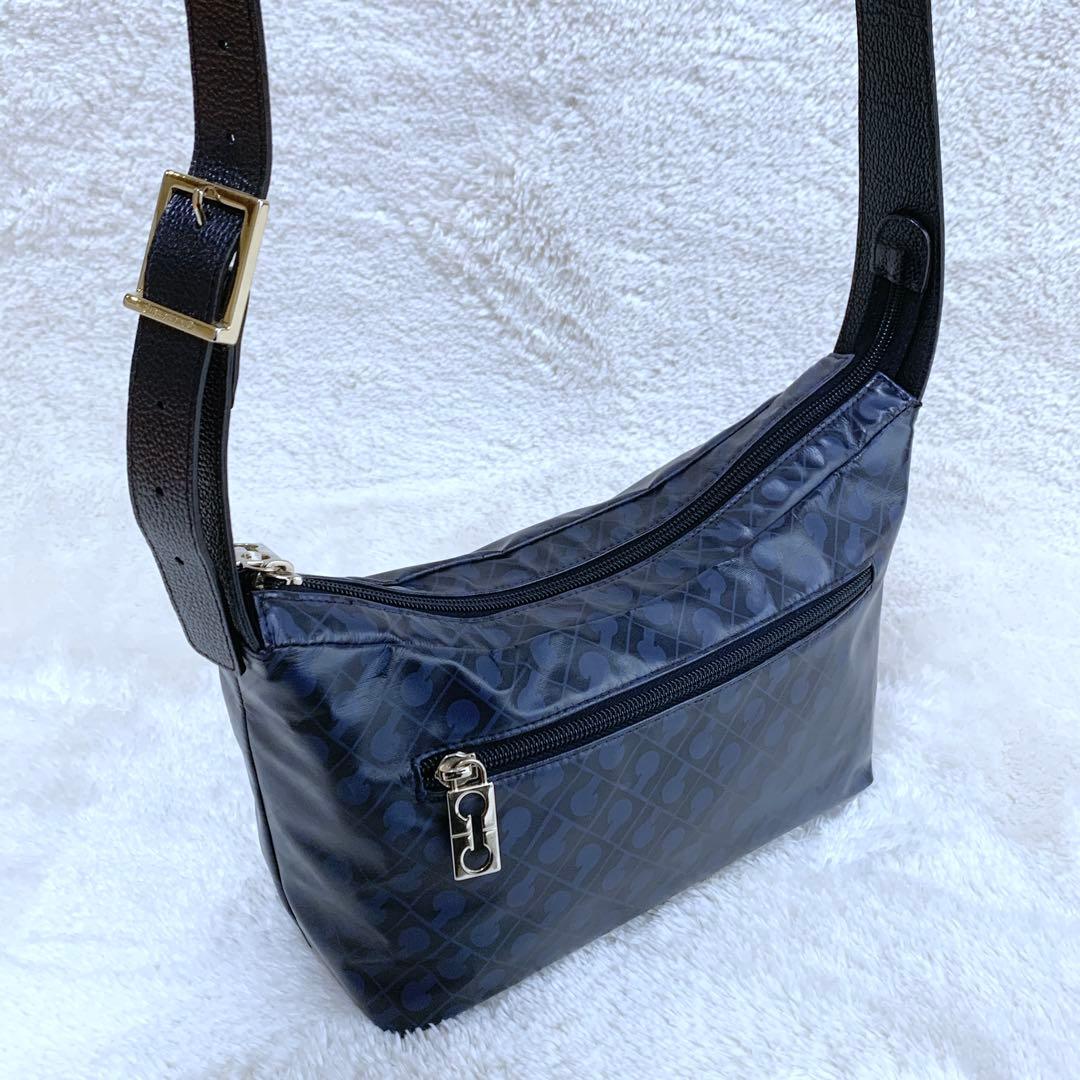 【レイ】ほぼ未使用 ♪ ゲラルディーニ ソフティ レザーストラップショルダ