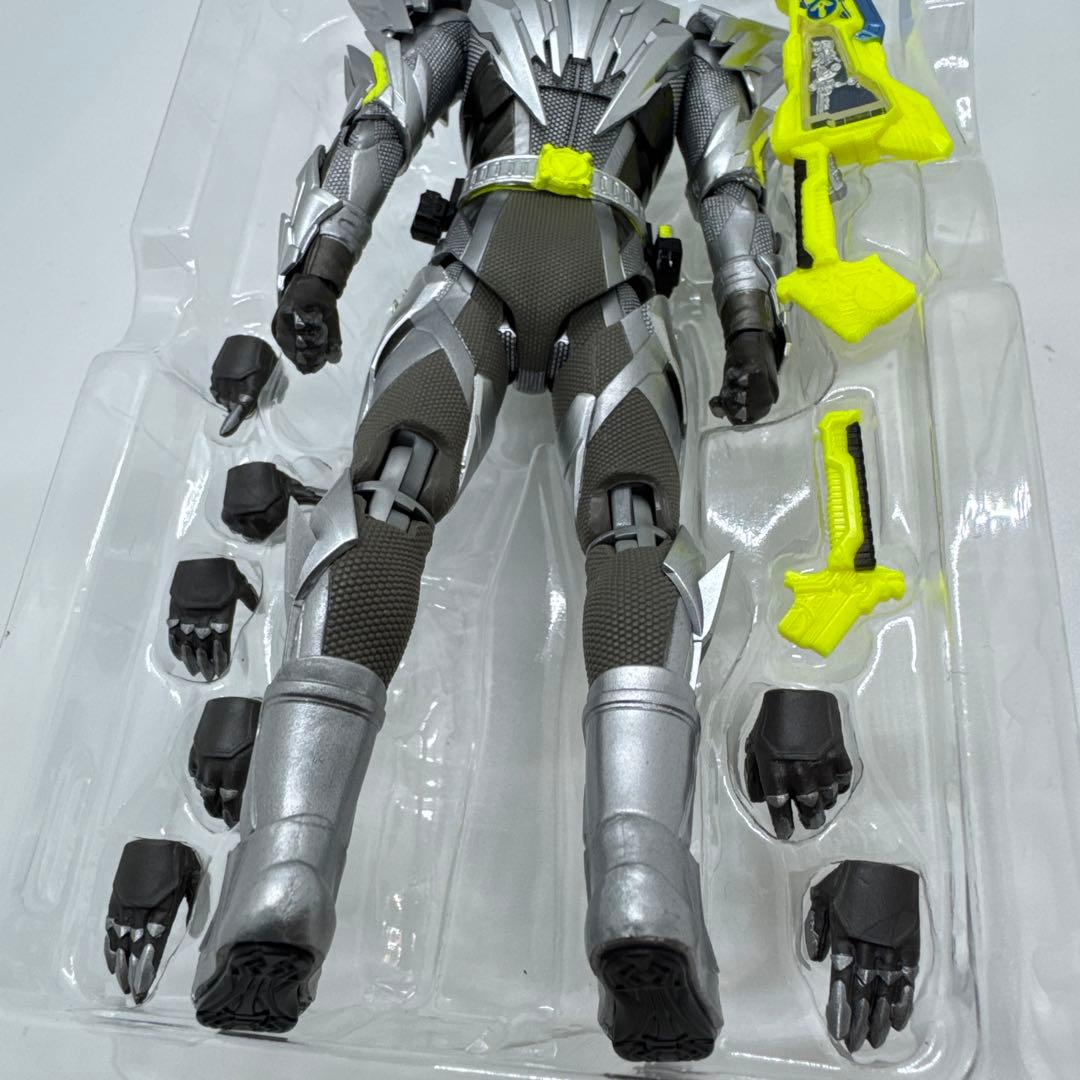 S.H.Figuarts 仮面ライダーゼロワン メタルクラスタホッパー