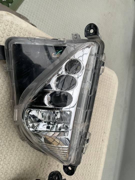 50プリウス 前期 純正フォグランプ 小売業者 トヨタ 50系プリウス