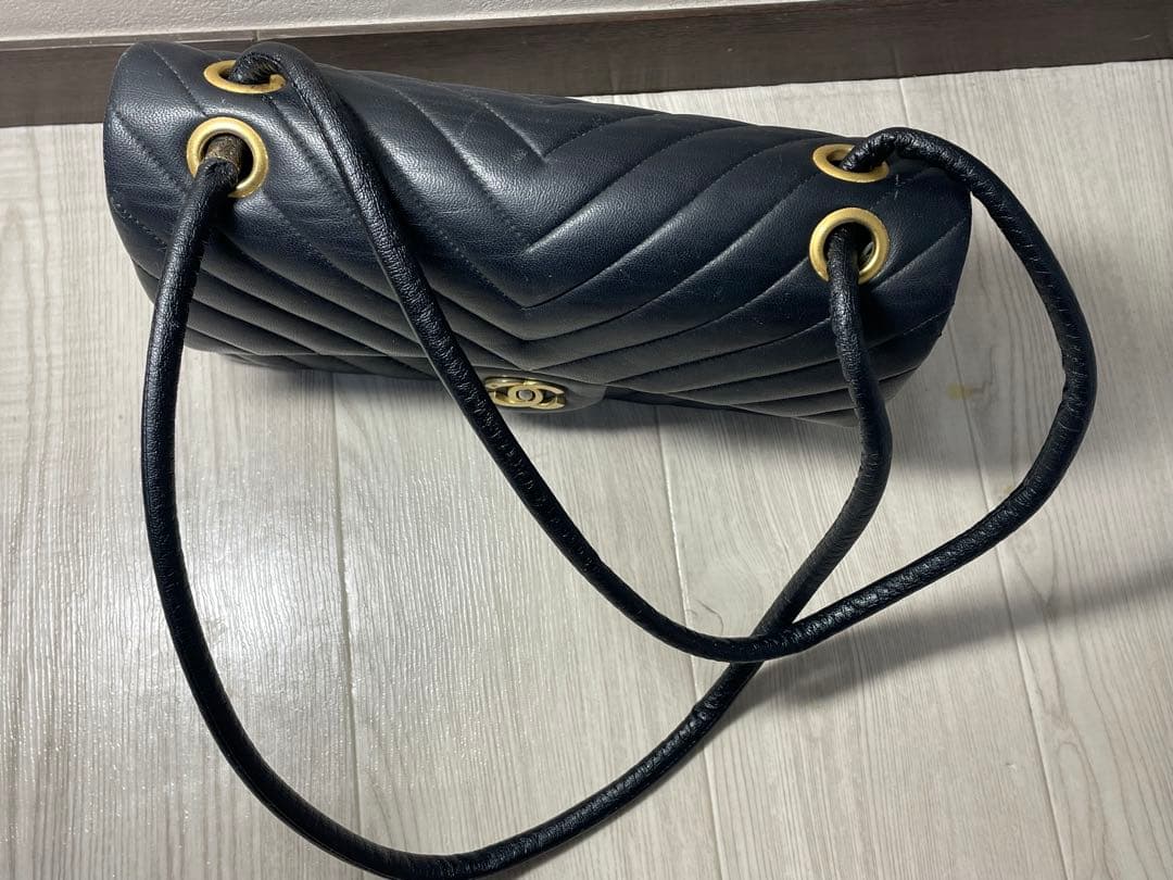 CHANELノベルティ シェブロン Vステッチ Wフラップ ショルダー