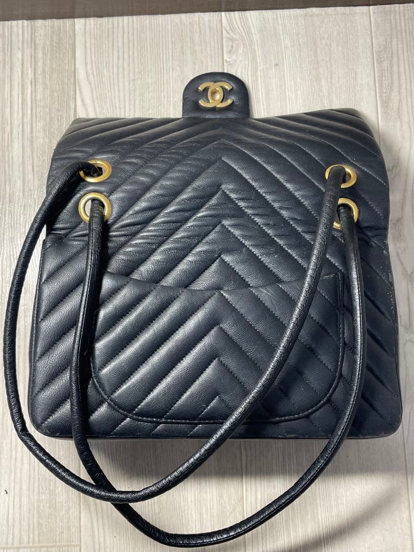 CHANELノベルティ シェブロン Vステッチ Wフラップ ショルダー