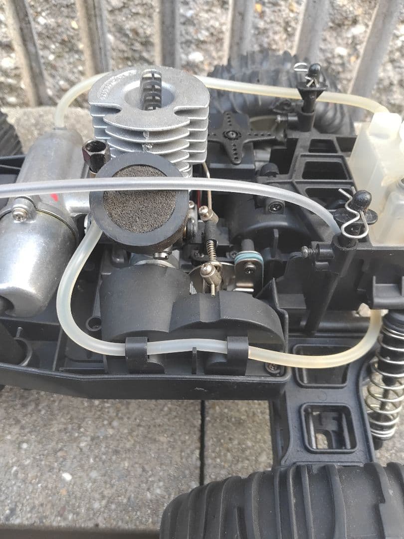 ラジコン　エンジンバギーカー　中古品