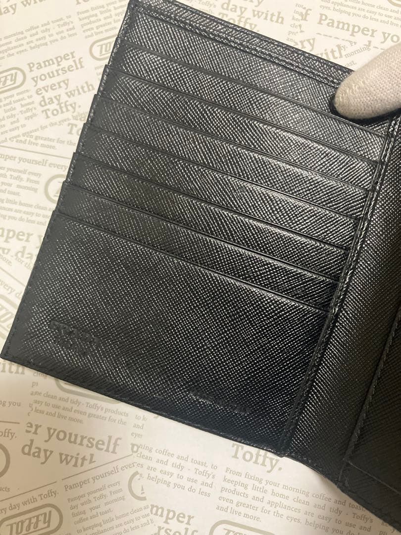 プラダ　折り財布　ブラック　テスート