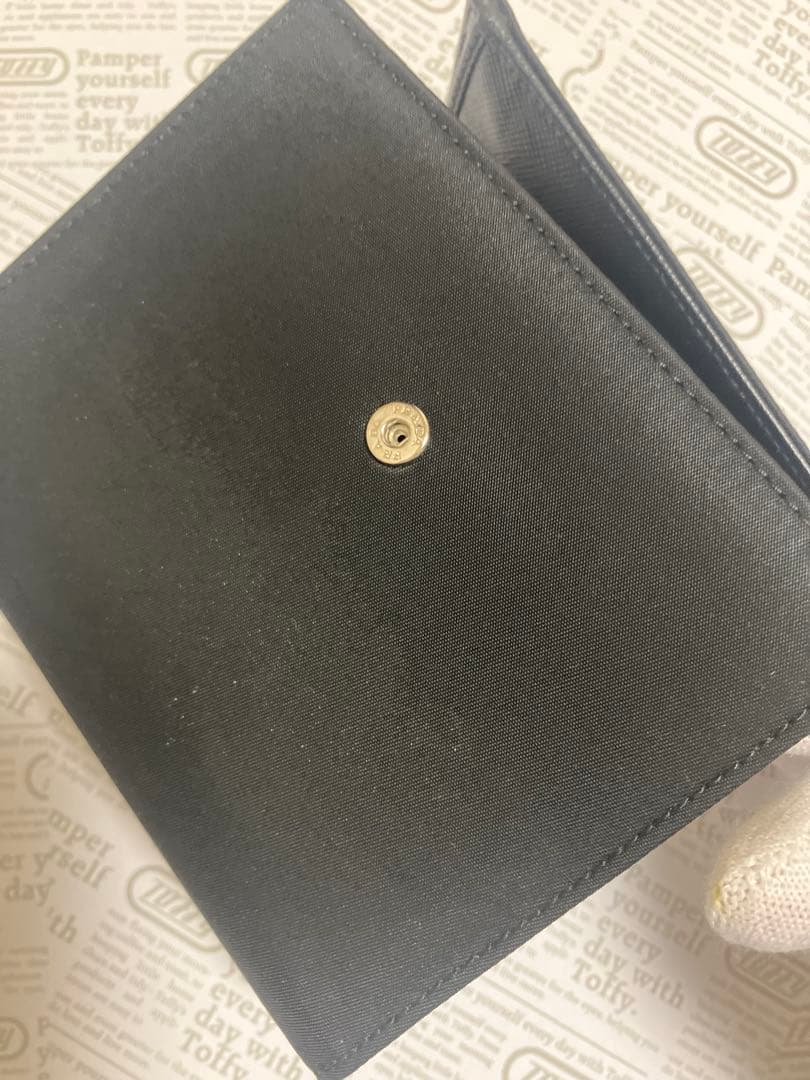 プラダ　折り財布　ブラック　テスート