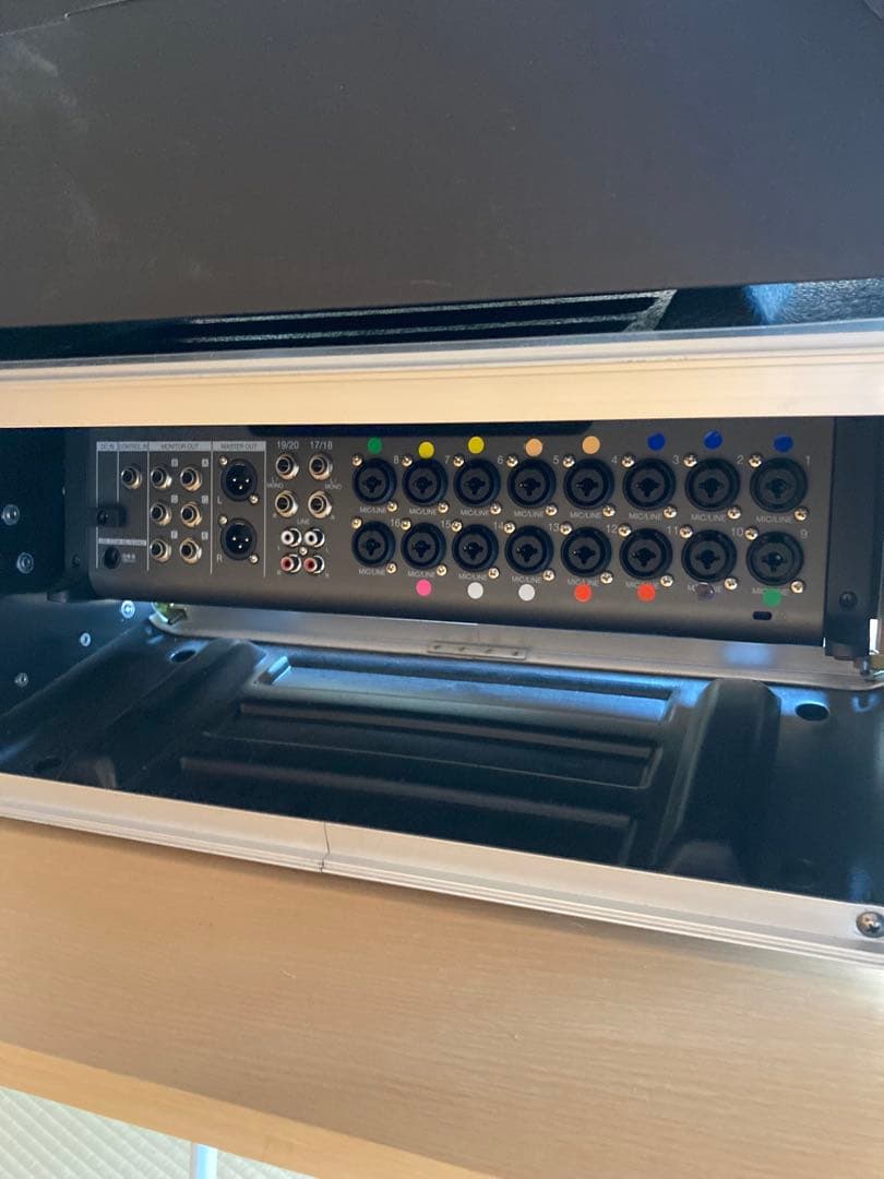 ZOOM LiveTrak L-20R マルチトラックレコーダー