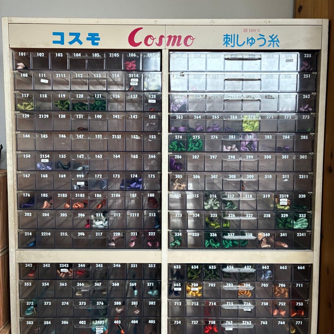 刺繍糸棚 什器 昭和レトロ COSMO 刺繍糸付き - メルカリ
