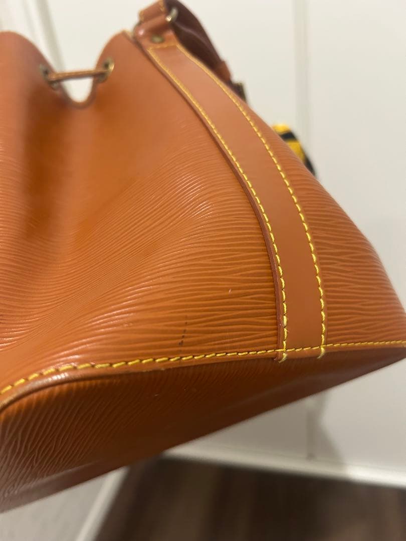 Louis Vuitton エピ　ノエ　バンドー付き