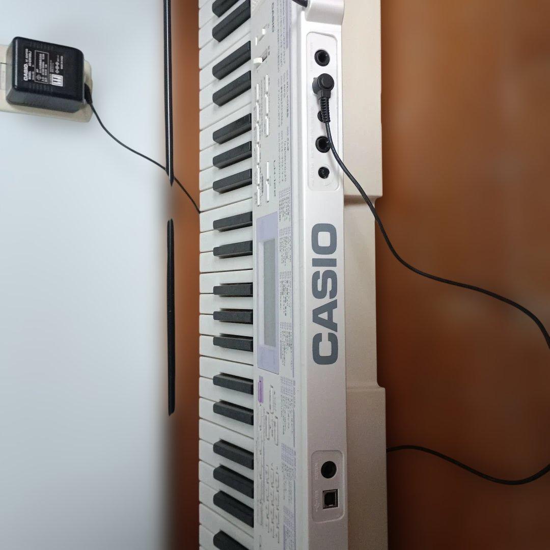 CASIO LK-122 ホワイト キーボード　手渡し割引あり