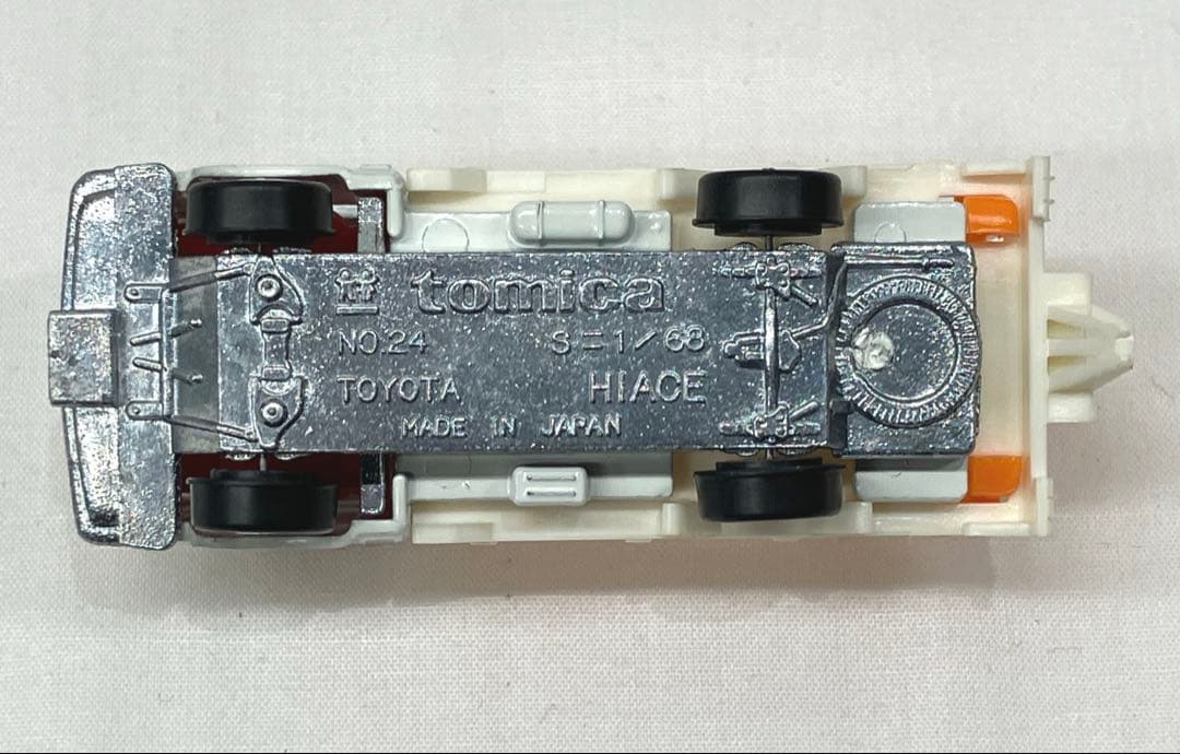 トミカ トヨタ ハイエース ￼レッカー No.39 黒箱