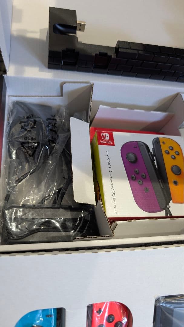 Nintendo Switch ネオンブルーとネオンレッド本体 + EXTRA