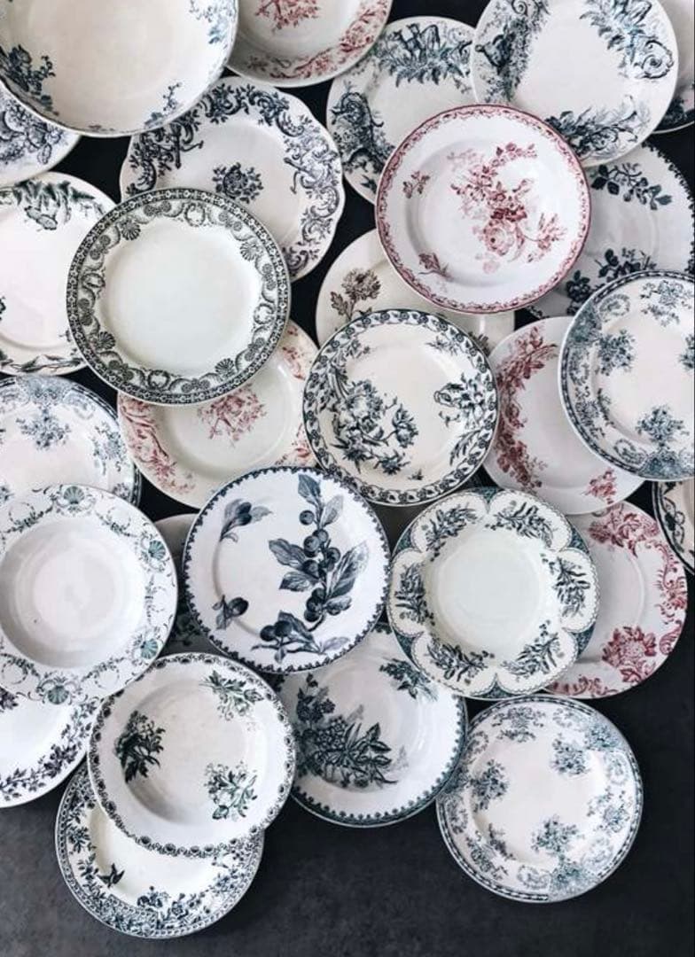 フランスヴィンテージプレートGIENジアン木蓮の花のモチーフ 刻印あり