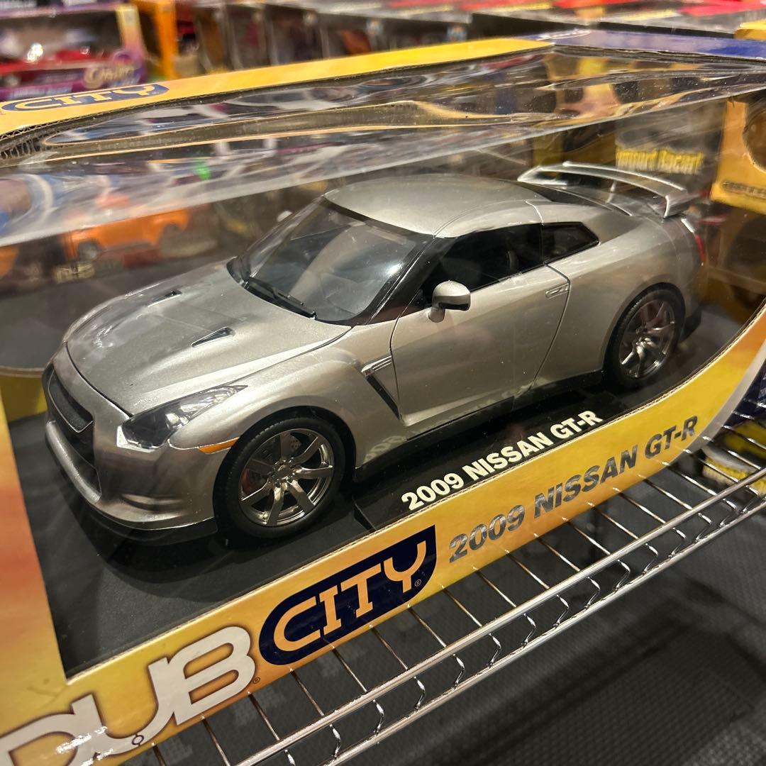 DUB CITY 2009 NISSAN GT-R シルバー