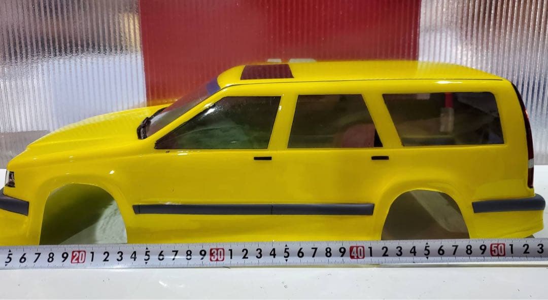 値下げ！ラジコン1/10ボディ　ボルボ850 エステート　黄色　新品　塗装済み。