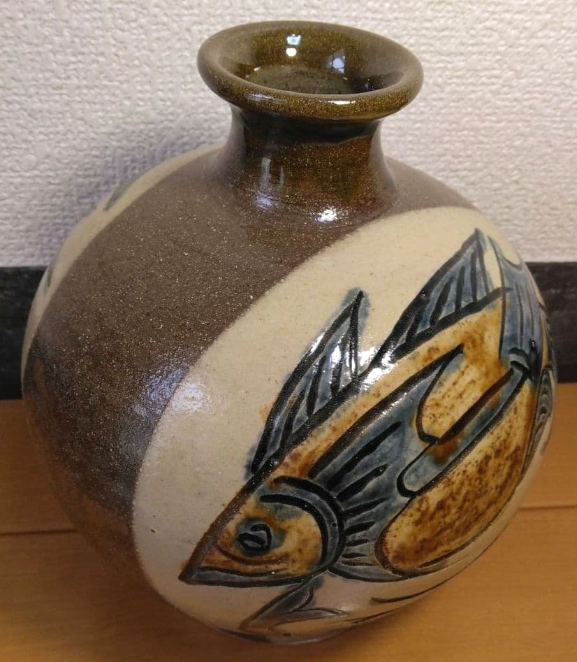 人間国宝 金城次郎 線彫魚文壷 栞 共箱 未使用品 壷屋