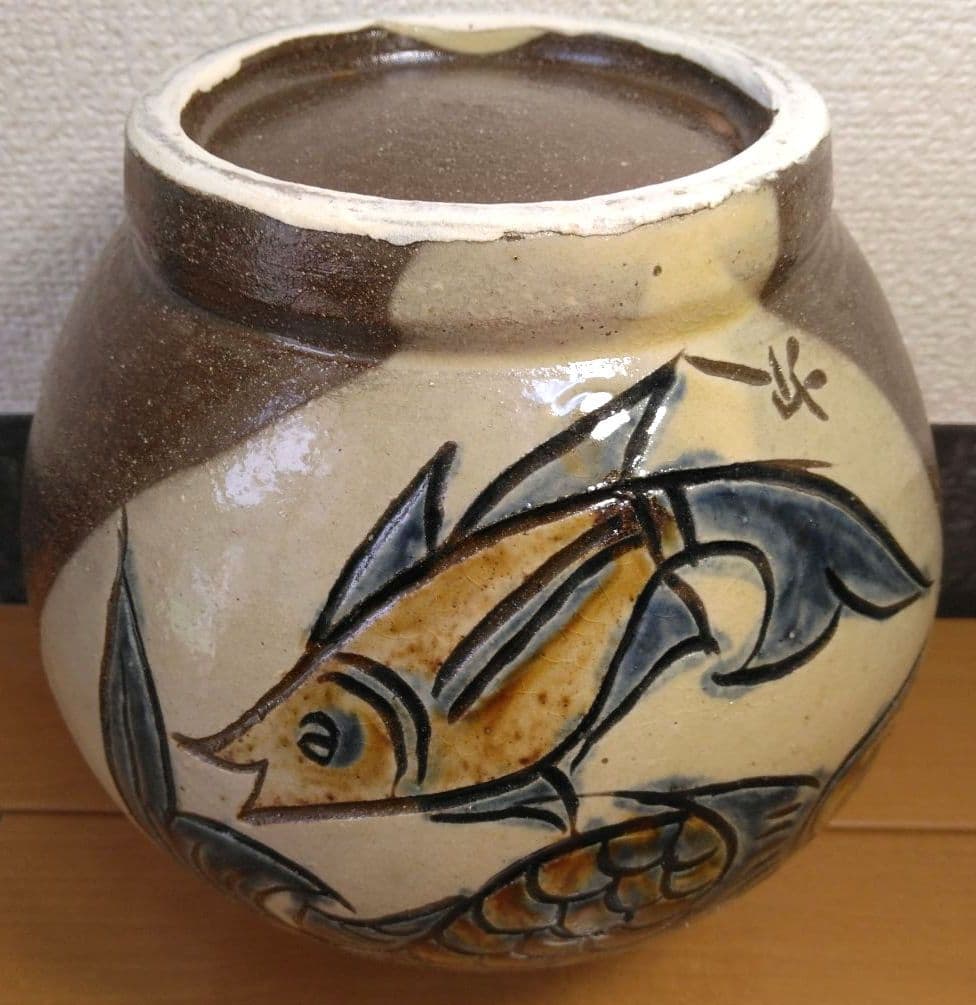 人間国宝 金城次郎 線彫魚文壷 栞 共箱 未使用品 壷屋