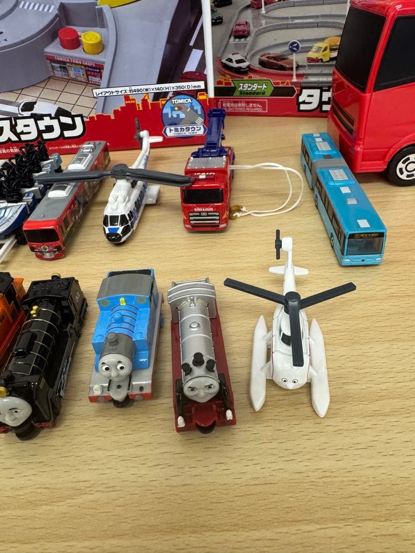 ぐるぐるバスタウン タウンどうろセット トミカ付き