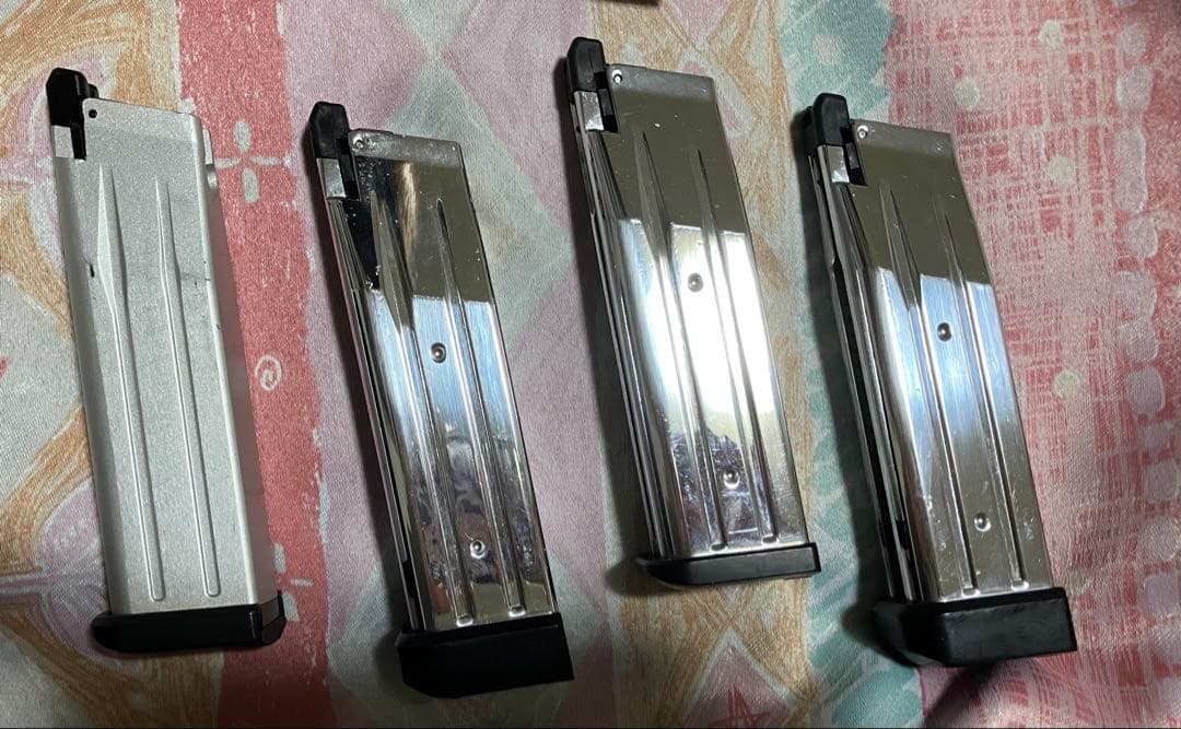 東京マルイ ガスブロ ハイキャパ5.1R ブラック マガジン4つ付き