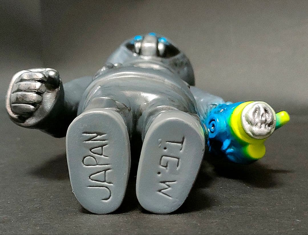 インディーズソフビ TG WORLD 改造童子 灰色成形 蛍光緑/青/銀塗装