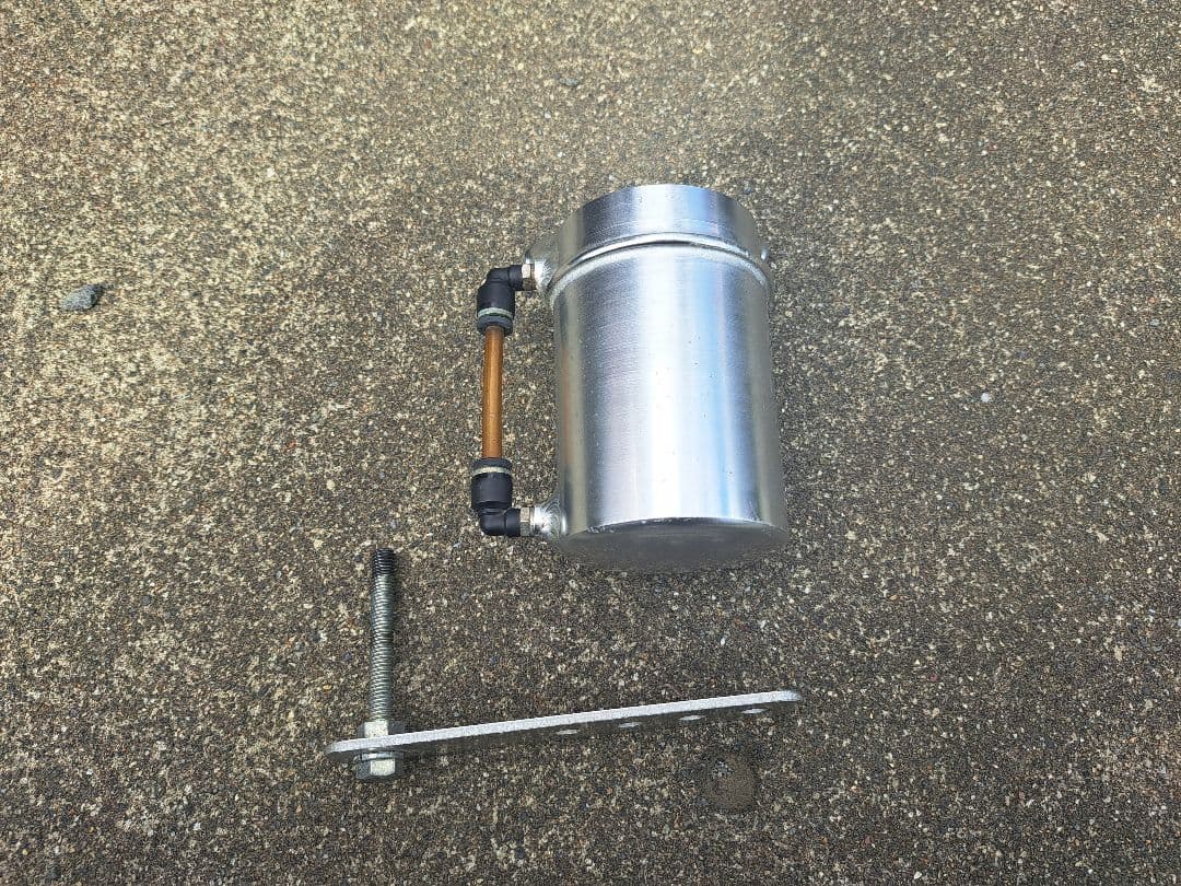 オイルキャッチタンク CARBING JB23Wジムニーにて使用