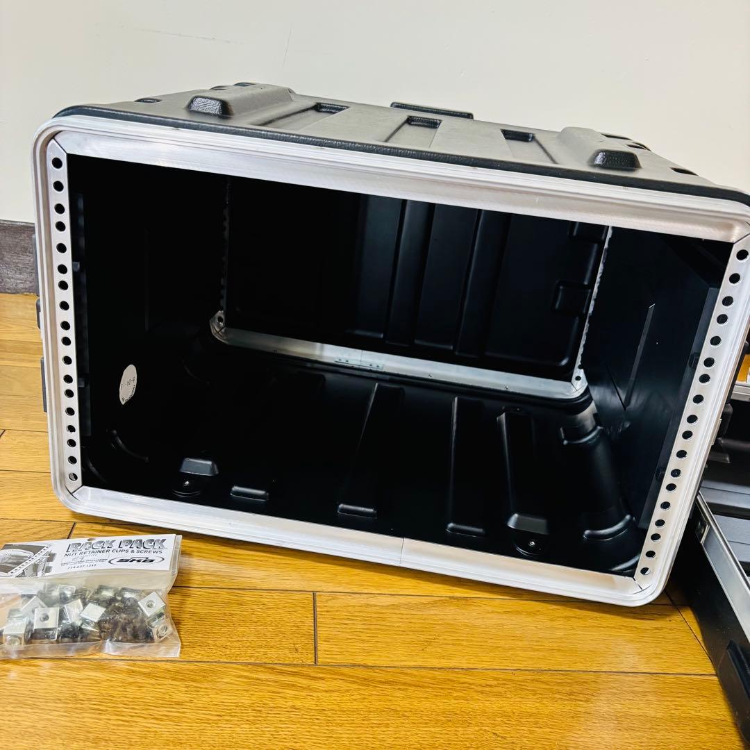 SKB エスケービー ラックケース 大型ハンドル付き 樹脂製ラック 6U ラック