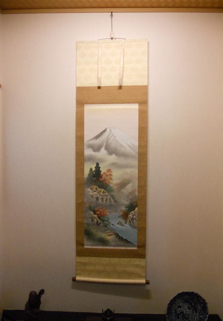 掛け軸 松泉 急流錦繍之図 絹本 希少 軸装 茶道具 掛軸 美品 です。