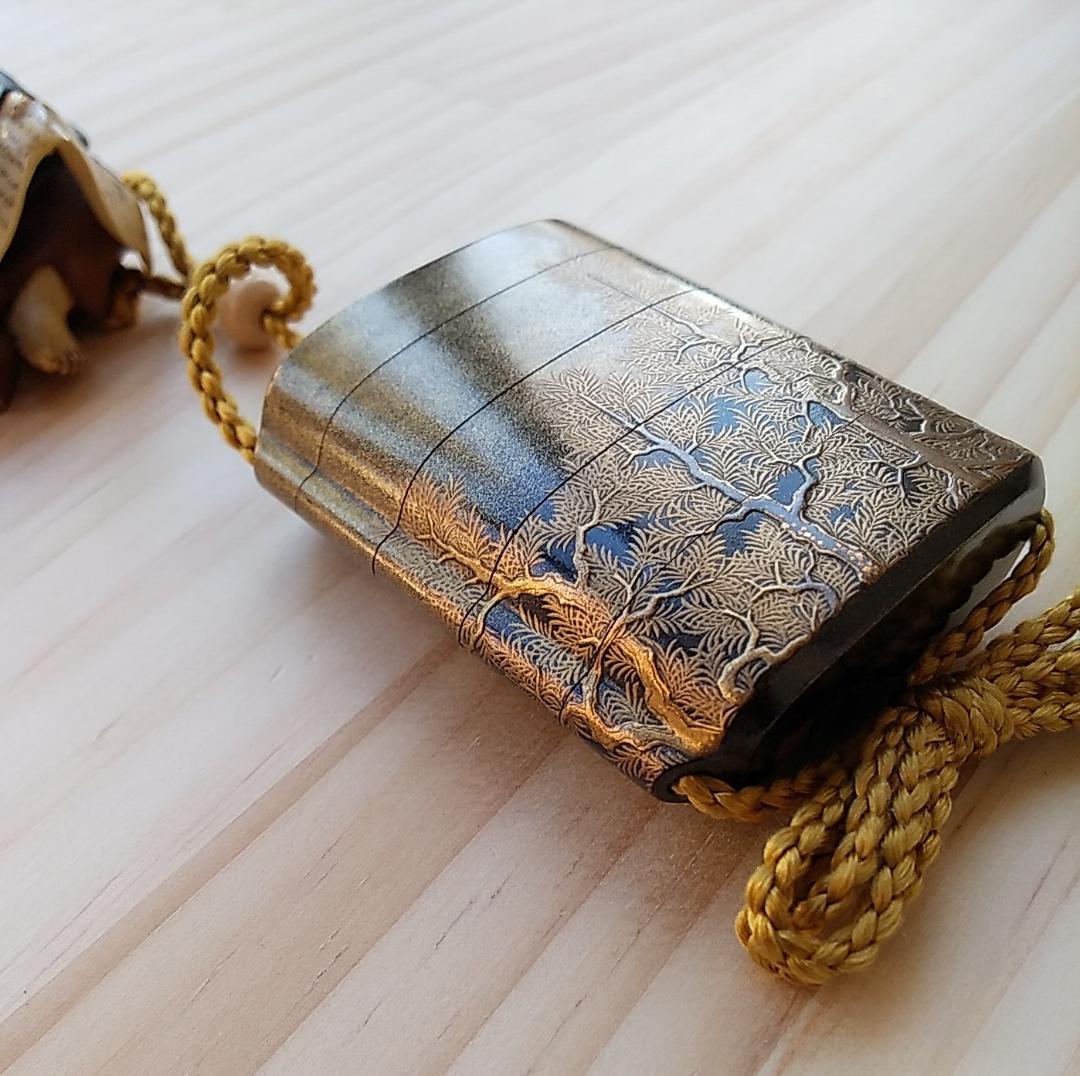 春井恒眠作　紀伊高野山玉川蒔絵印籠　人物根付