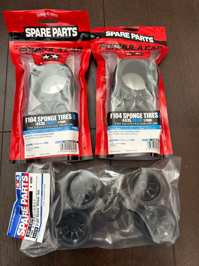 TRF104 シャーシキット　F104 スペアボディ　タイヤ　ウイング　セット